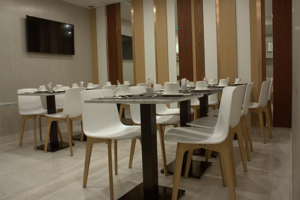 Le Malown Paris Exterior photo